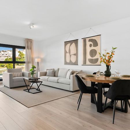 Beautiful 2-Bedroom Apartment Near Center And Beach エステポナ エクステリア 写真