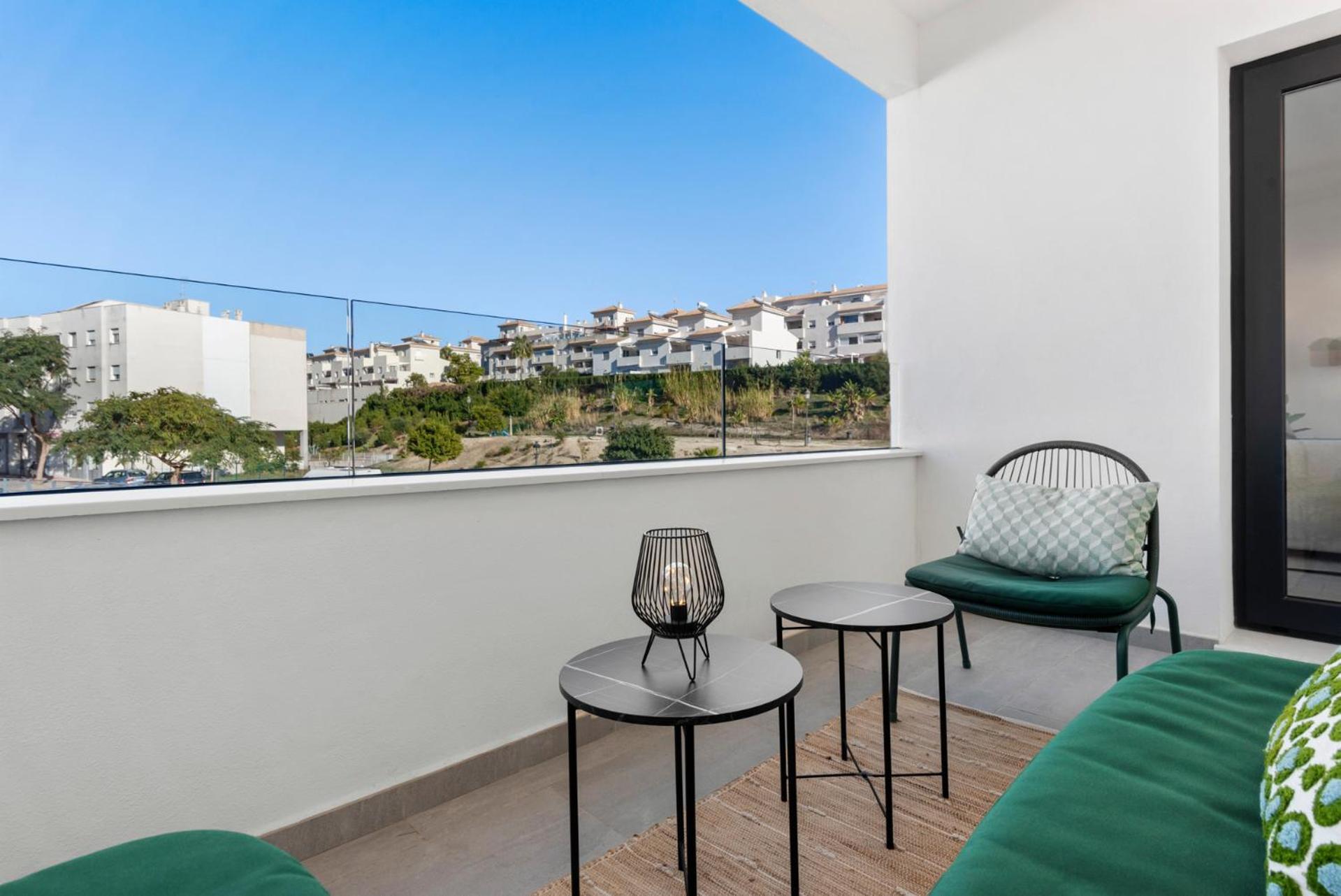Beautiful 2-Bedroom Apartment Near Center And Beach エステポナ エクステリア 写真