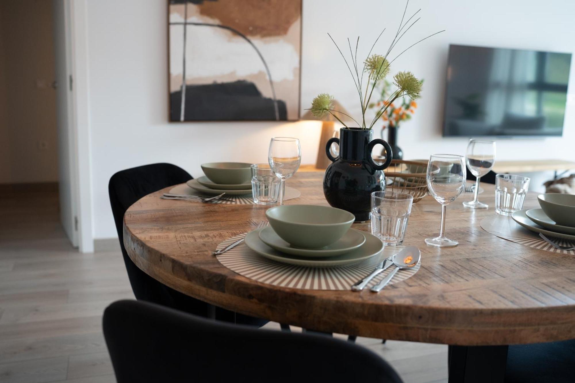 Beautiful 2-Bedroom Apartment Near Center And Beach エステポナ エクステリア 写真